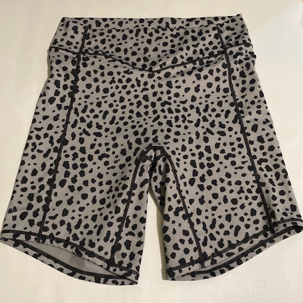 Snow Leopard Balance Athletica Biker Shorts